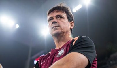 Diniz provoca Gabriel Paulista com frase "levanta a mão de novo"