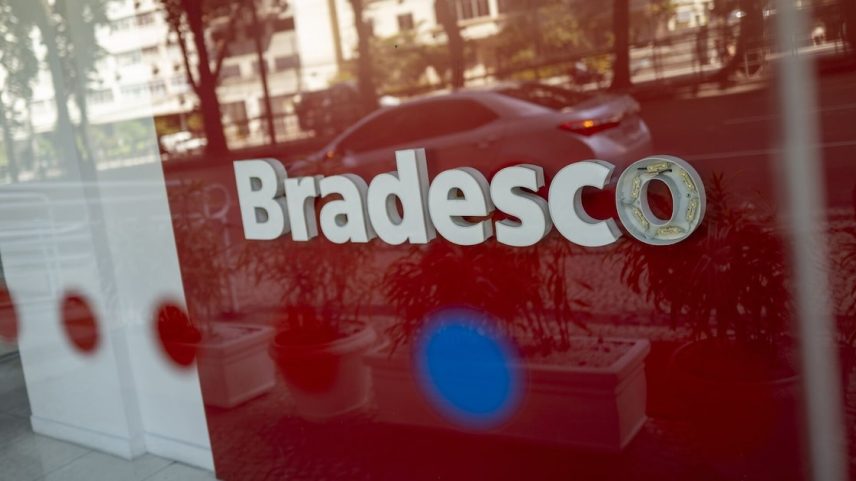 Bradesco supera expectativas no 1º trimestre; sinaliza cautela com crédito