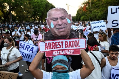 Filipinas buscam autores dos disparos no Senado; parlamentar se atrincheou