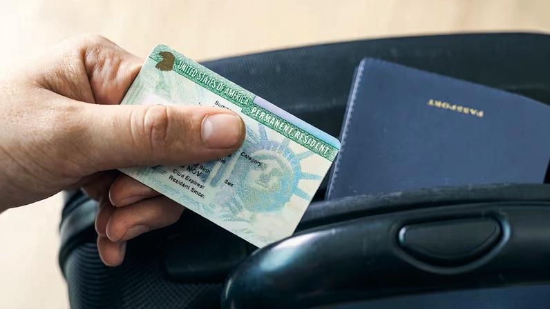 Detalle de una 'green card' en Estados Unidos.