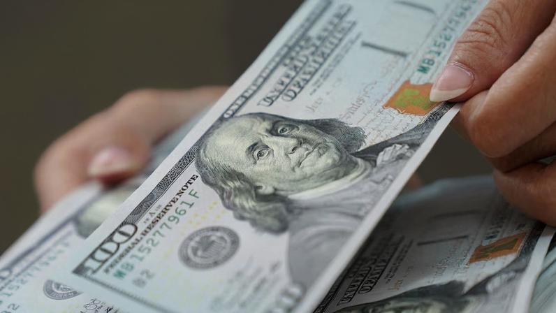 Dólar sobe para R$ 4,92 e Ibovespa cai com inflação nos EUA