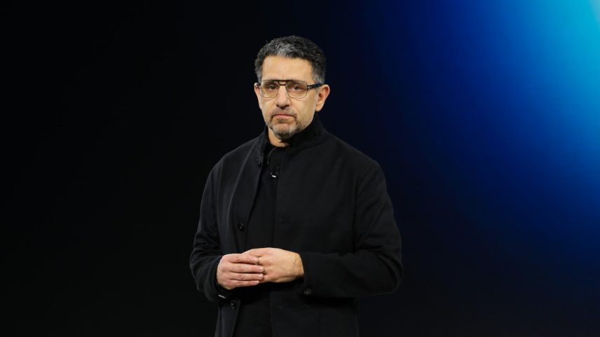 Panos Panay comenta rumores de novo Fire Phone da Amazon