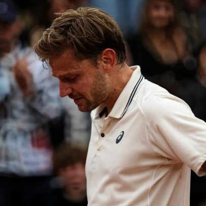 Goffin leva virada e se emociona ao se despedir de Roland Garros