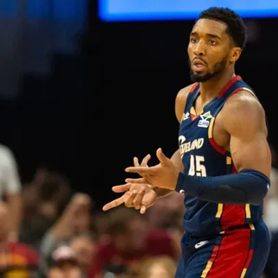 Donovan Mitchell faz história; Cavaliers vencem Pistons