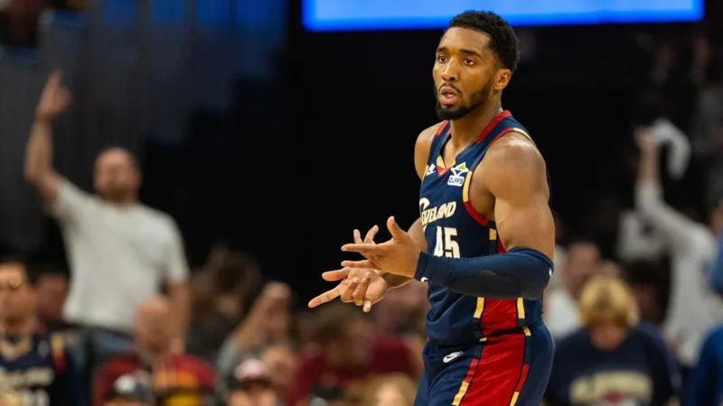 Donovan Mitchell faz história; Cavaliers vencem Pistons