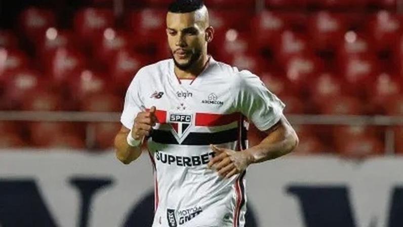São Paulo encerra contrato com zagueiro Dória