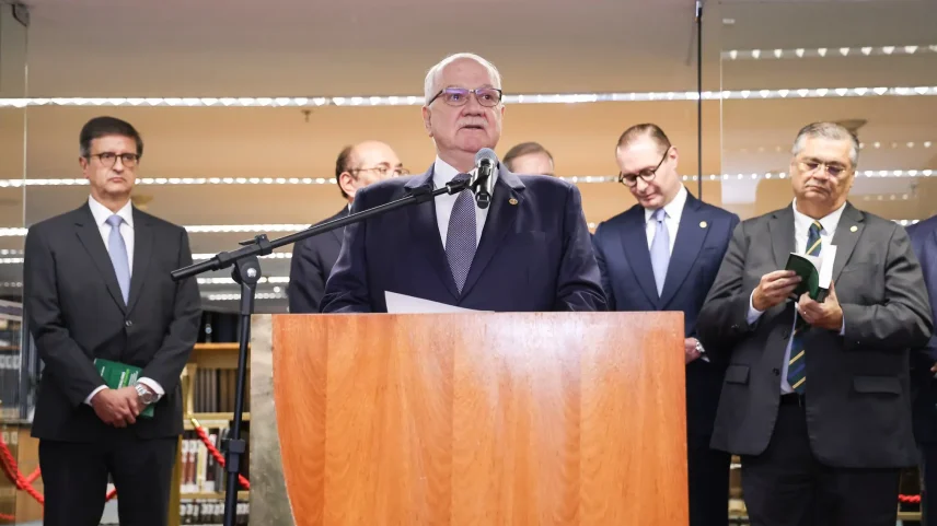 Apenas quatro dos 10 ministros divulgam agenda diária no STF