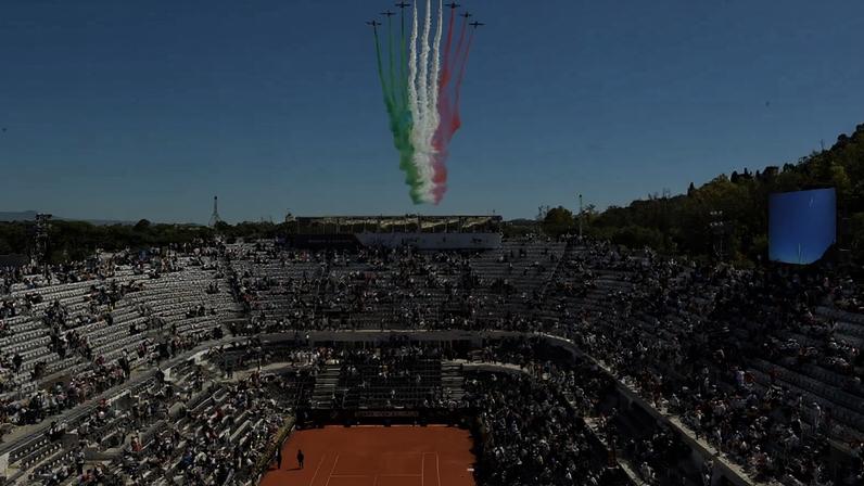 Esquadrilha tricolor sobrevoa Foro Italico e homenageia Pientrangeli