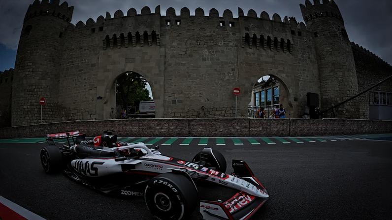 Esteban Ocon nas classificatórias do GP do Azerbaijão (Foto: Alexander NEMENOV / AFP)
