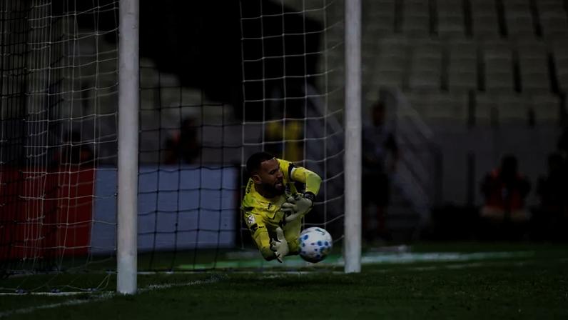 Éverson atinge marca inédita pelo Atlético e supera ídolo antecessor