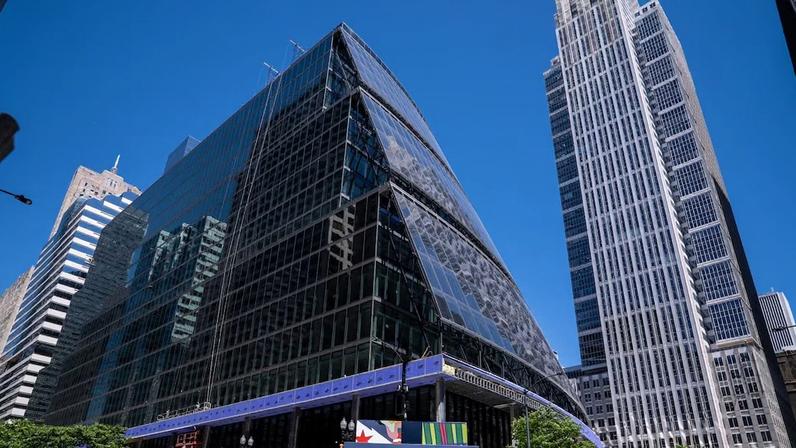 Aposta da companhia no Thompson Center ajuda a reaquecer o mercado de escritórios no antigo centro financeiro de Chicago