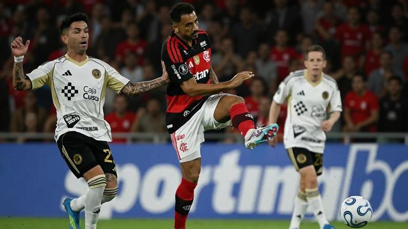 Bruno Henrique marca dois gols em Flamengo x Cusco
