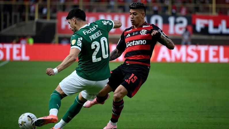 Flamengo e Palmeiras disputaram a final da Libertadores em 2025 (Foto: Ernesto BENAVIDES / AFP)