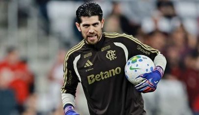 Goleiro Rossi comete falha em Athletico-PR x Flamengo pelo Brasileirão