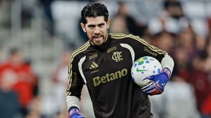 Goleiro Rossi comete falha em Athletico-PR x Flamengo pelo Brasileirão