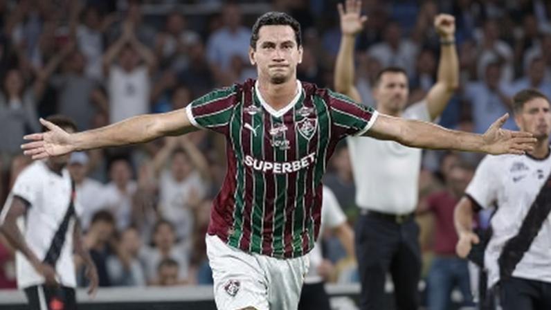 Ganso celebra gol em Fluminense x Vasco