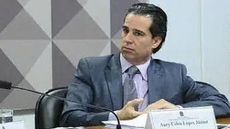 Deolane contrata advogado que anulou condenação de Cunha na Lava Jato