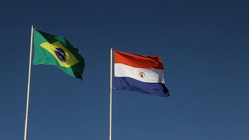No Imposto de Renda Pessoa Física (IRP), enquanto no Brasil a tabela progressiva alcança 27,5%, no Paraguai a alíquota é de apenas 10%.