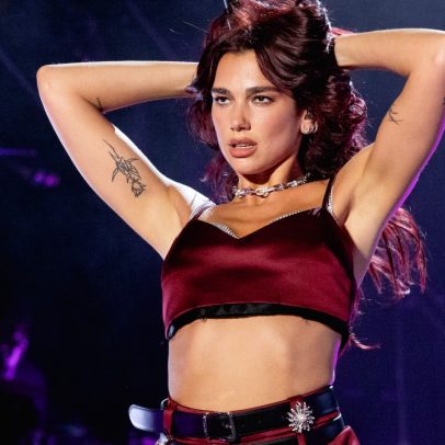 Dua Lipa processa Samsung por US$15 milhões por uso indevido de imagem