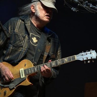 Neil Young faz estreia ao vivo de 2026 com After the Gold Rush e Heart of Gold