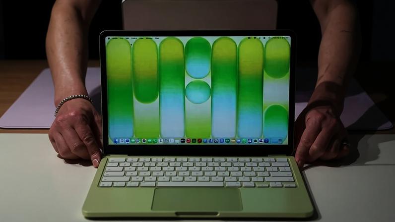 MacBook Neo: computador fabricado com chips reciclados dão margem à Apple (Getty Images)