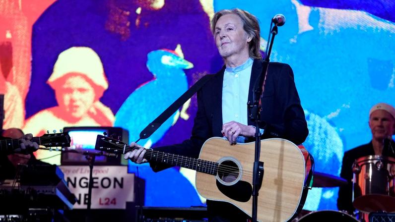 Paul McCartney toca clássicos dos Beatles em performance pós-créditos no SNL