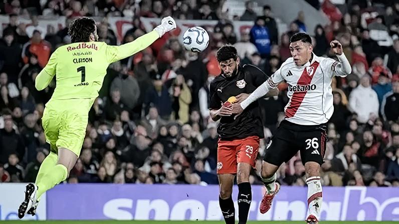 River empata com Bragantino após falha de Cleiton na Sul-Americana