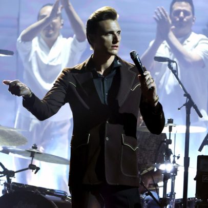 Red Clay Strays faz versão de 'Demons in Your Choir' no ACM Awards 2026
