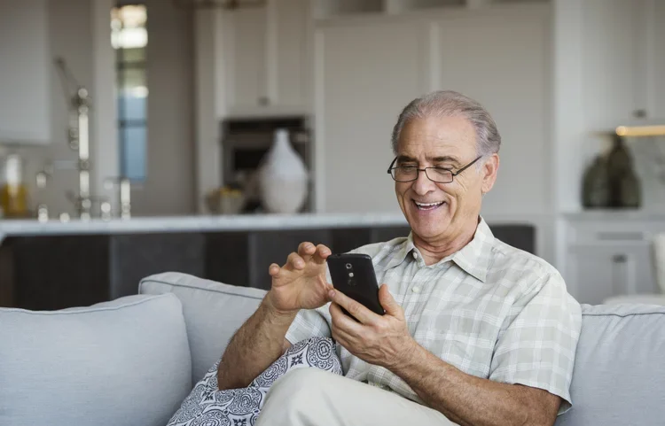 Celulares para idosos: confira os 5 melhores modelos de 2026