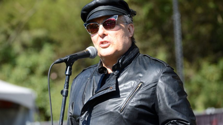 Atualização sobre derrame de Jello Biafra: recuperação em andamento