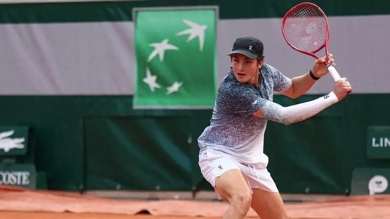João Fonseca em um dos primeiros treinos em Roland Garros (Divulgação)