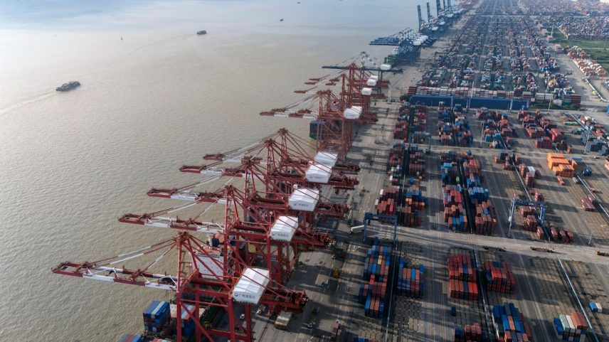 Boom global da inteligência artificial fortaleceu comércio chinês e aproximou cadeias de suprimento entre EUA e China (Foto: Bloomberg)