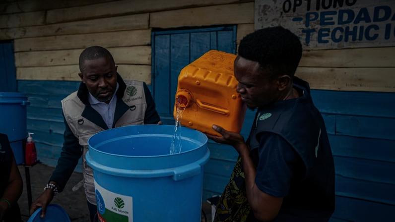 Surto de Ebola em Uganda Ocidental destaca riscos de spillover de vírus