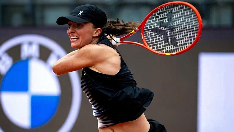 Iga vence top 10 pela primeira vez na temporada e avança às quartas