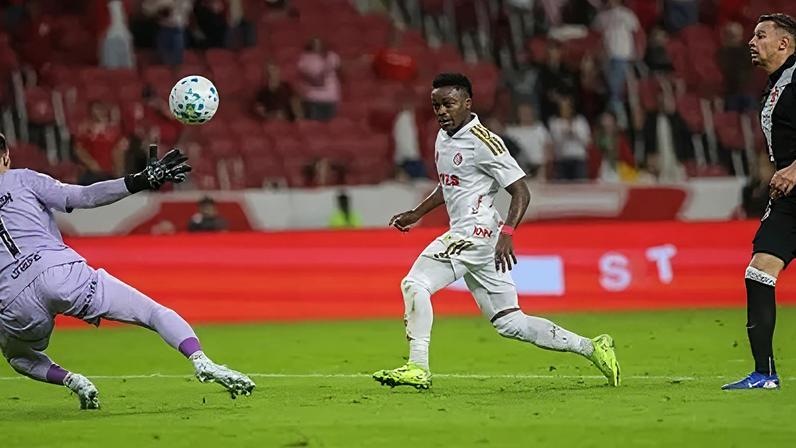 Internacional goleia Vasco no Beira-Rio com brilho de Carbonero e Bernabei