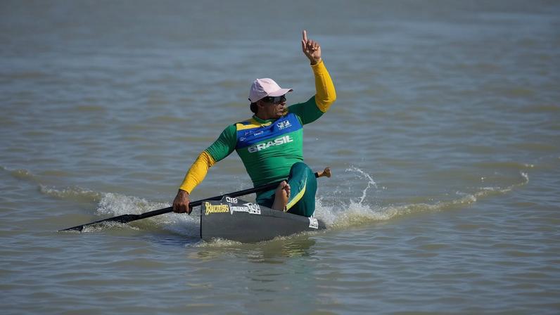Isaquias Queiroz conquista a prata na Copa do Mundo de canoagem
