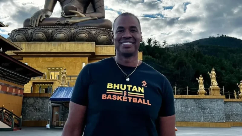 Ex-jogador da NBA Jason Collins morre aos 47