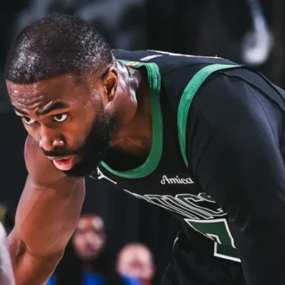 Celtics estudam troca de Jaylen Brown no mercado