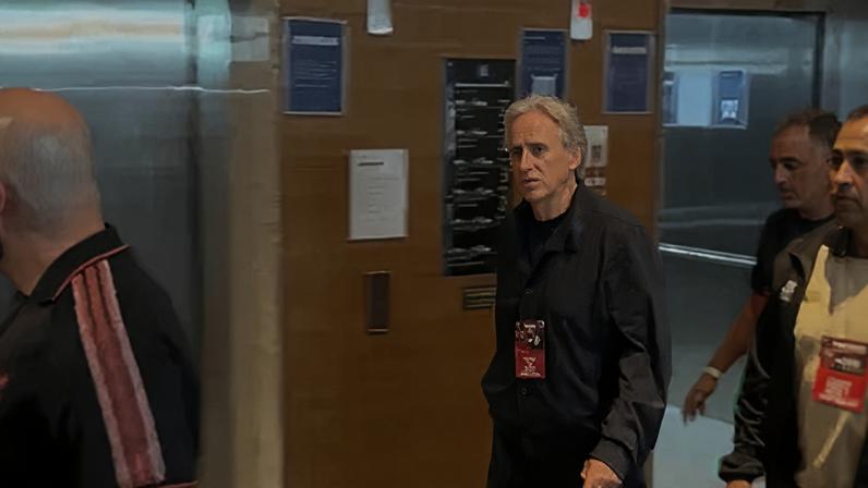Jorge Jesus chega ao Maracanã para assistir ao duelo entre Flamengo e Coritiba (Foto: Reprodução / Lance!)