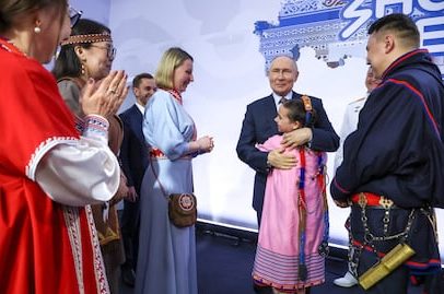 Crise econômica erosiona a ampla popularidade de Putin
