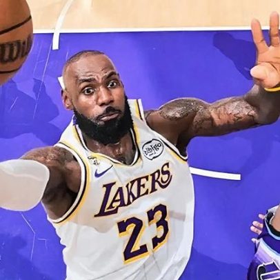 LeBron James busca explicação do Lakers sobre contrato