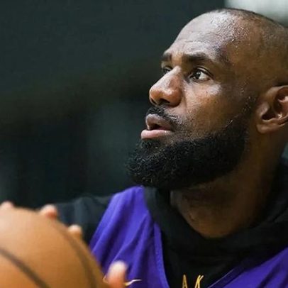 LeBron James adia decisão sobre futuro na offseason da NBA