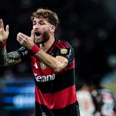 Léo Pereira celebra vitória do Flamengo sobre o Estudiantes