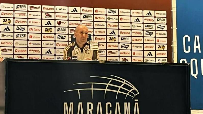 Leonardo Jardim concede entrevista coletiva após vitória do Flamengo sobre o Coritiba (Foto: Maurício Luz / Lance!)