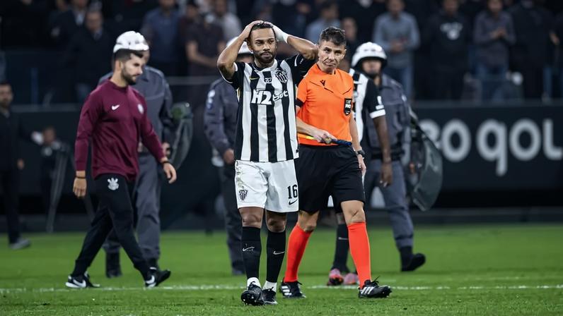 Lodi lamenta derrota do Atlético para o Corinthians (Foto: Jhony Inacio/Agencia Enquadrar/Folhapress)