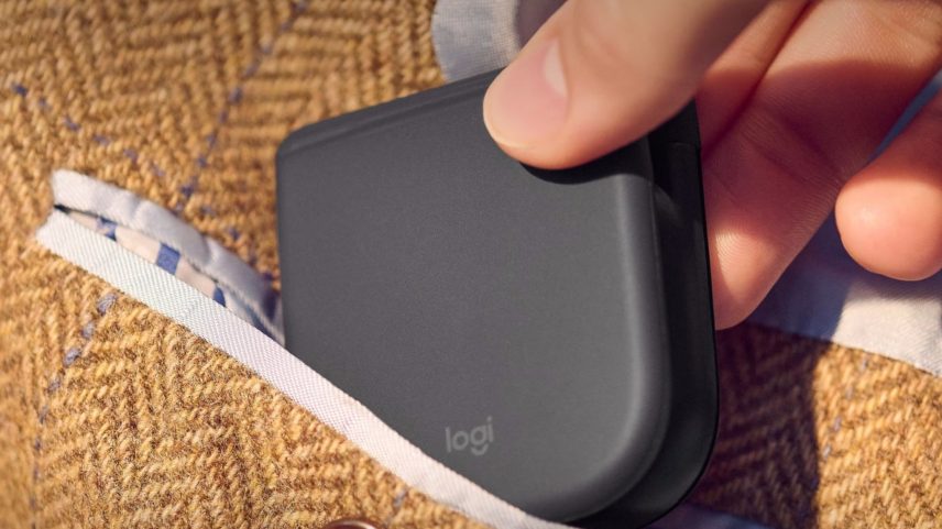 You might think this looks like a phone at first glance, but it isn’t — it’s a mouse that’s folded in half.