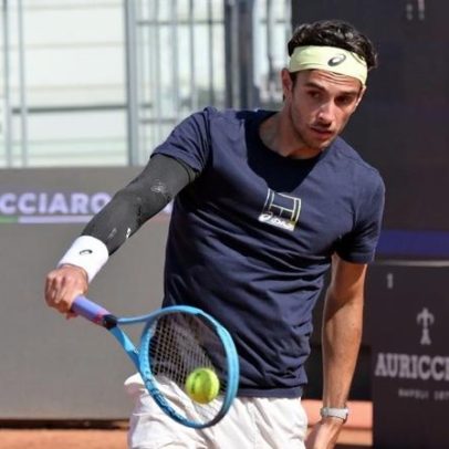 Musetti comenta emoção após vitória e analisa backhand simples