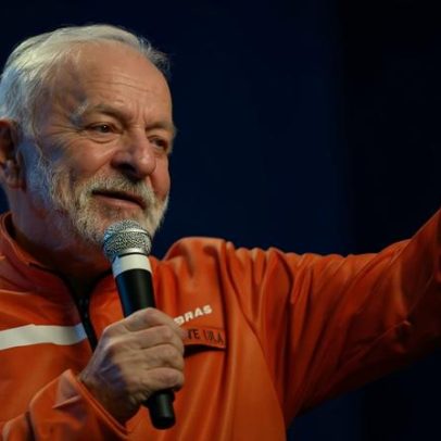 Governo Lula anuncia subvenção para conter aumento do preço da gasolina