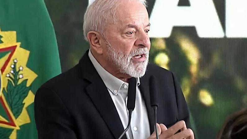 Lula assina MP de até R$30 bi para financiar carro novo de motoristas de apps