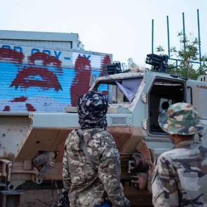 Mali ataca Kidal controlada por rebeldes enquanto insurgência piora